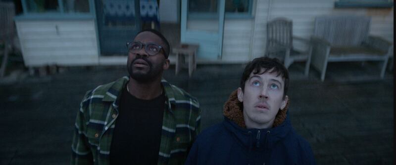 Jovan Adepo y Alex Sharp en 'El problema de los 3 cuerpos'