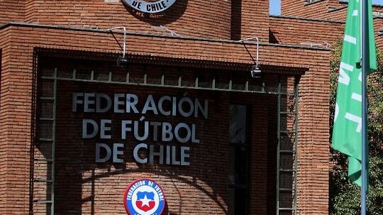Imagen referencial del frontis de la Federación de Fútbol de Chile y la ANFP.