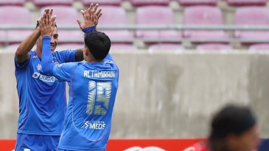 Con una novedad en defensa, el técnico Gustavo Álvarez espera iniciar con el pie derecho la campaña de la U en Copa Libertadores en el duelo de este 2 de abril ante Botafogo.