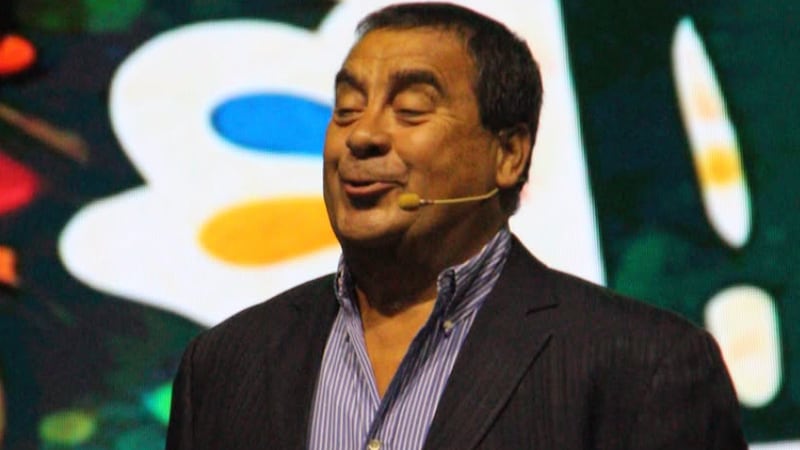 Dino Gordillo es bajado de festival tras polémica por beso a menor en show