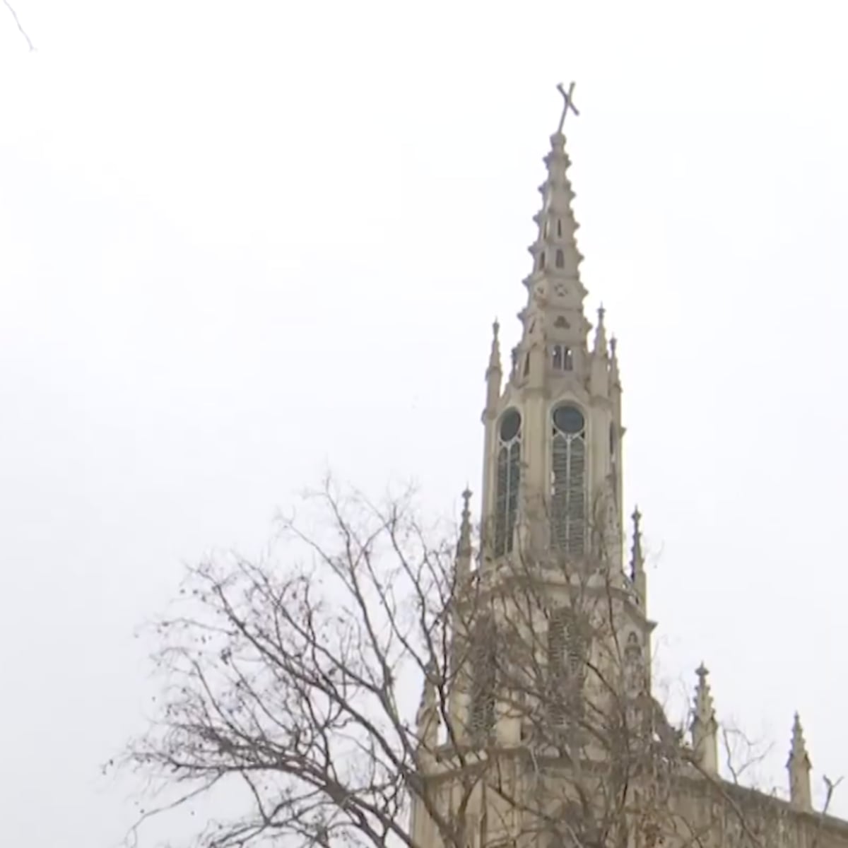 Riesgo de caída de cruz en histórica iglesia de Viña del Mar Riesgo de caída de cruz en histórica iglesia de Viña del Mar