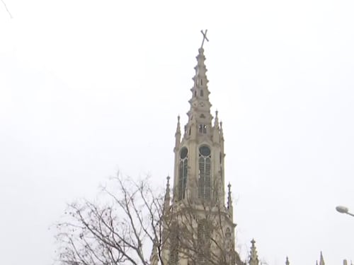 Preocupación en Viña del Mar por riesgo de caída de cruz en histórica iglesia tras sismo