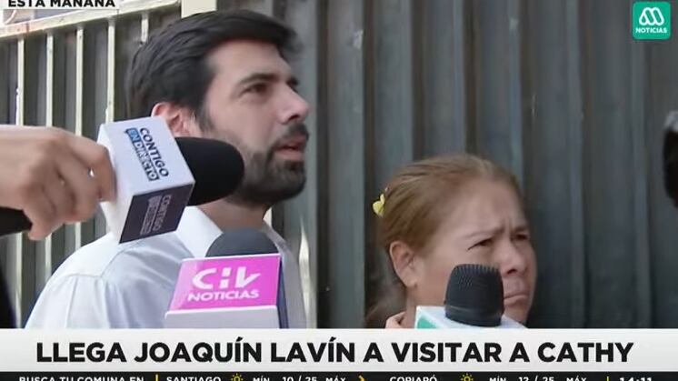 El parlamentario aseguró que su esposa "está viviendo una situación muy injusta" minutos antes de ingresar al recinto penitenciario de San Miguel para su primera visita a la exalcaldesa.