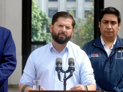 Presidente Boric anuncia paquete de ayuda para damnificados por incendios en el sur