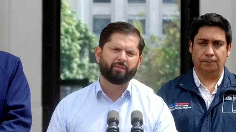 Presidente Boric anuncia paquete de ayuda para damnificados por incendios en el sur
