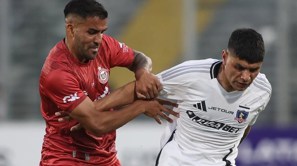 Jorge Almirón acusó persecución en contra de Colo Colo luego de la expulsión del mediocampista argentino.