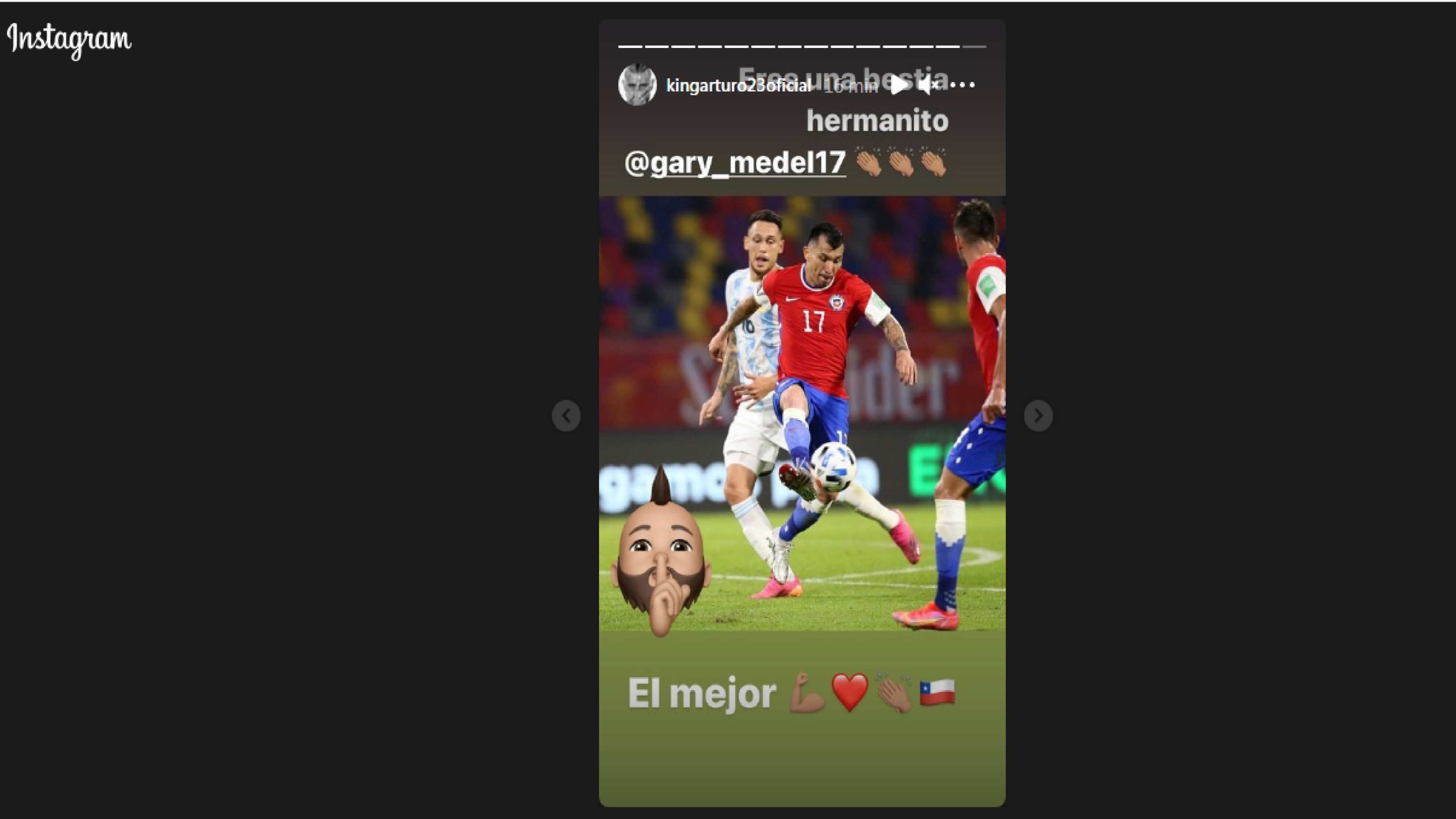 El King alaba a Medel.