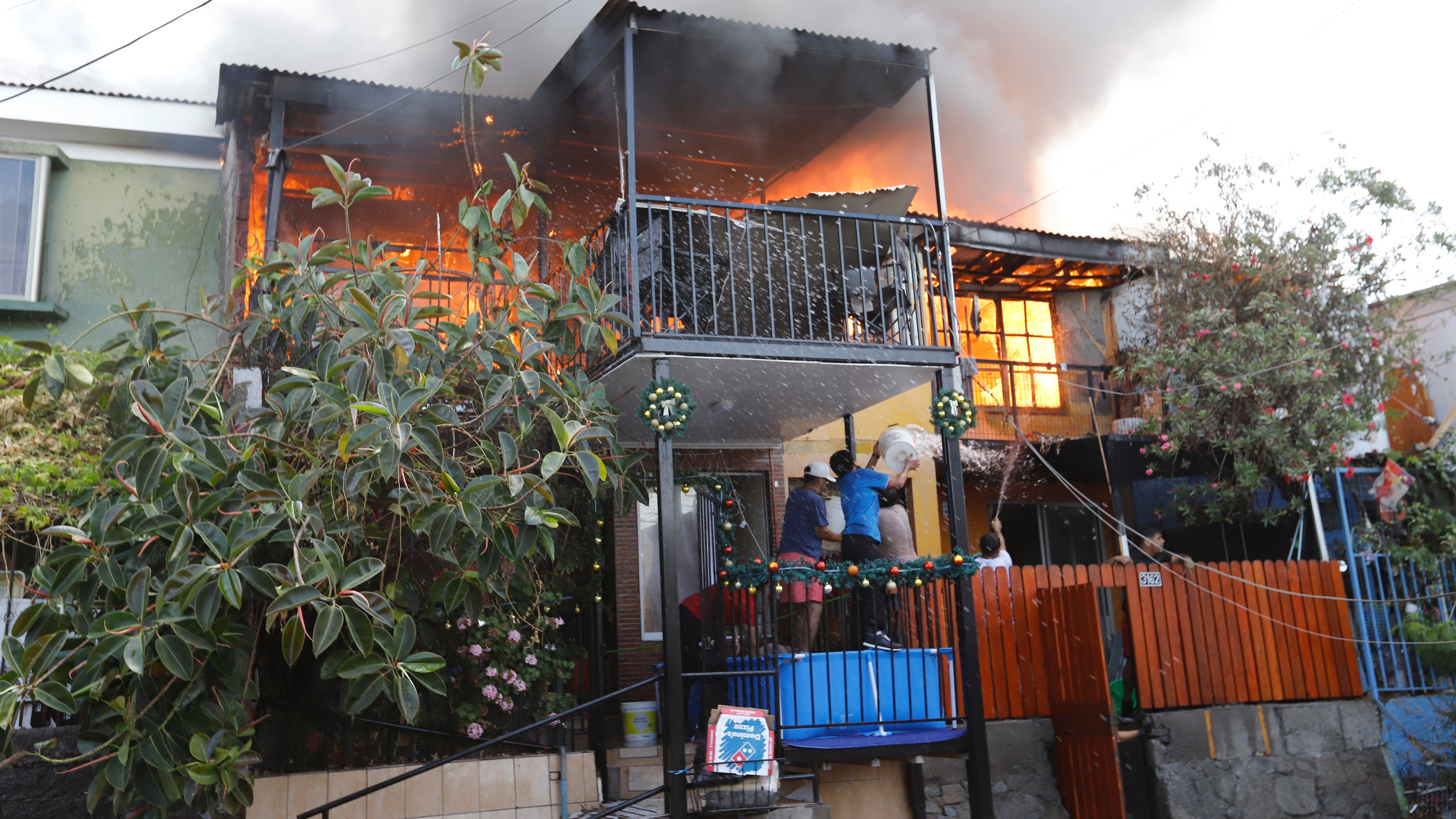 Lactante murió en incendio en Iquique: su madre la había dejado sola