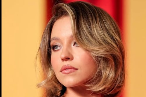 Sydney Sweeney impacta con un vestido transparente en alfombra roja de Estados Unidos