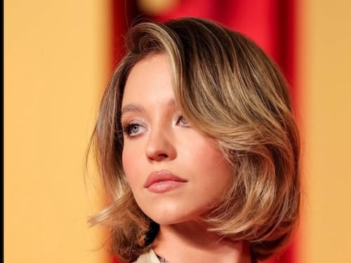 Sydney Sweeney impacta con un vestido transparente en alfombra roja de Estados Unidos