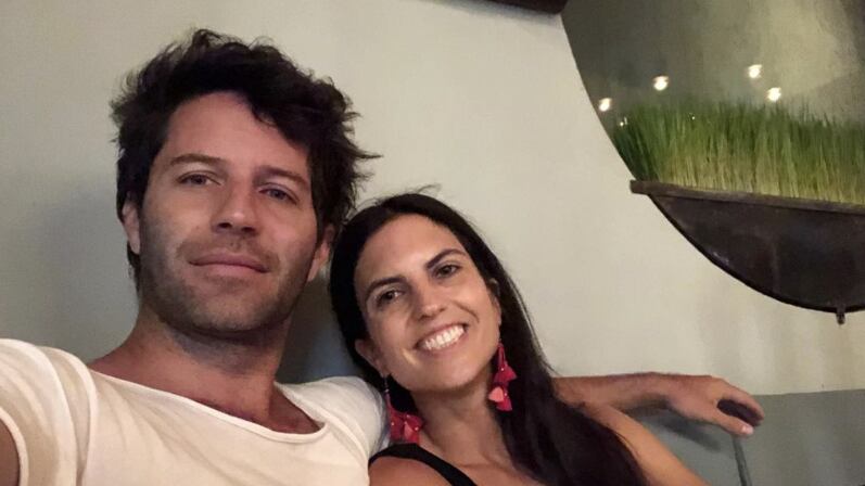 Cristián Arriagada y a su esposa, Cecilia González