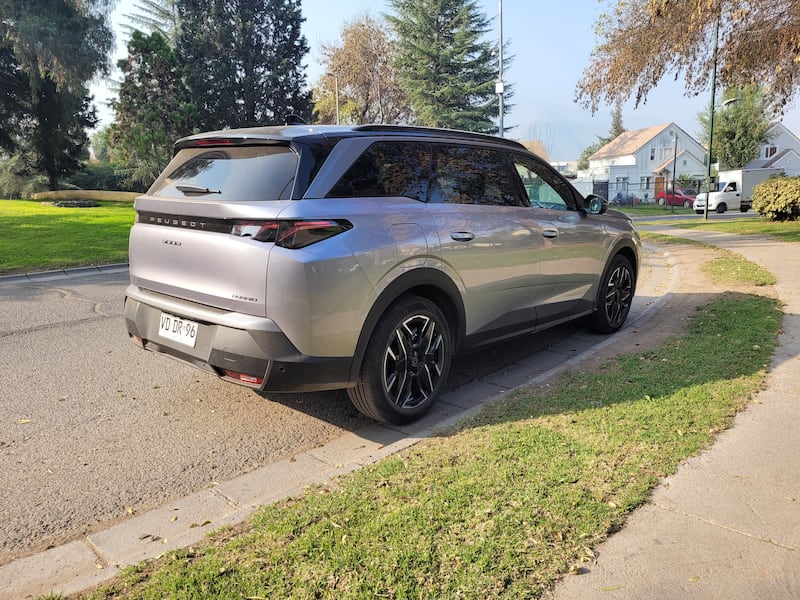 Prueba de manejo del Peugeot 5008 híbrido