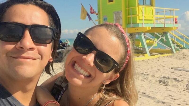 Foto en redes da cuenta de primeros famosos en llegar a Rapa Nui a matrimonio de Fernando Godoy