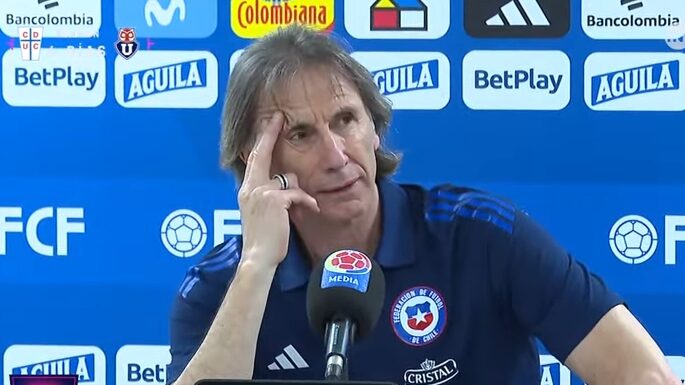 El entrenador de la selección chilena en la conferencia de prensa posterior a la goleada de 4-0 sufrida ante Colombia.