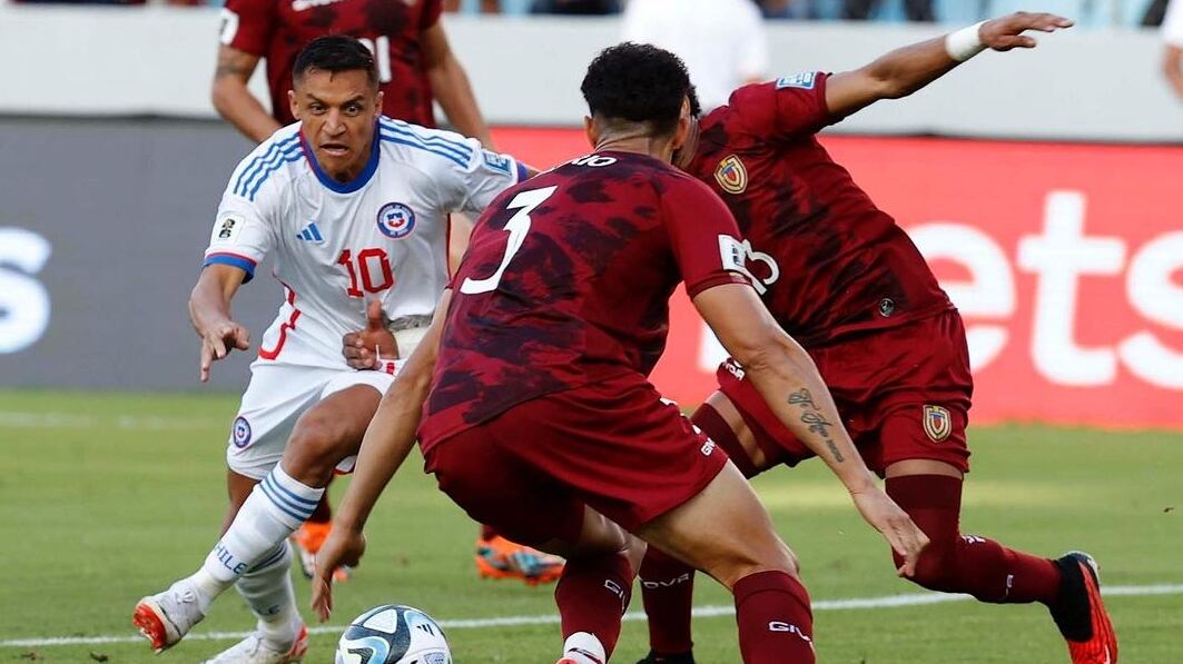 Chile cayó goleado en su visita a Venezuela.