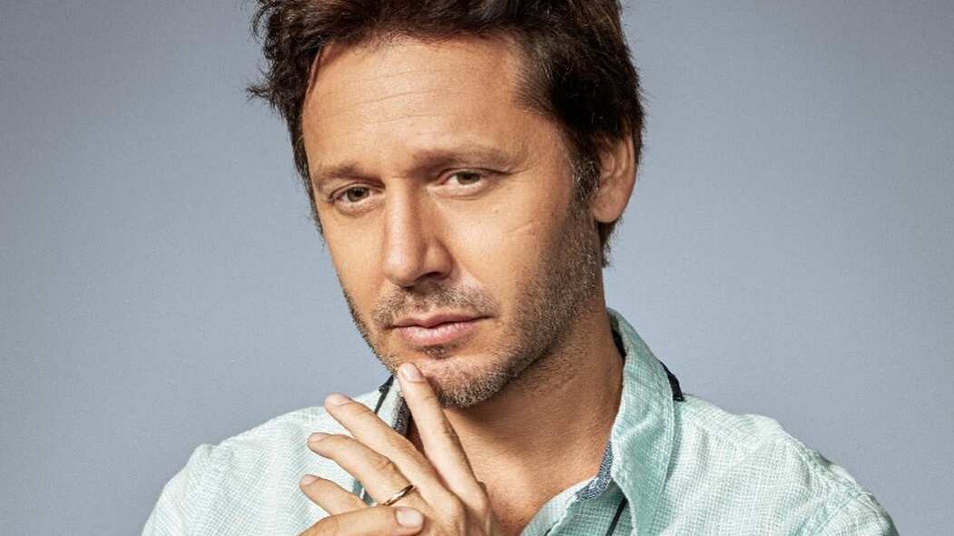 El actor chileno ya se encuentra en Chile luego del agravamiento del estado de salud de su padre.