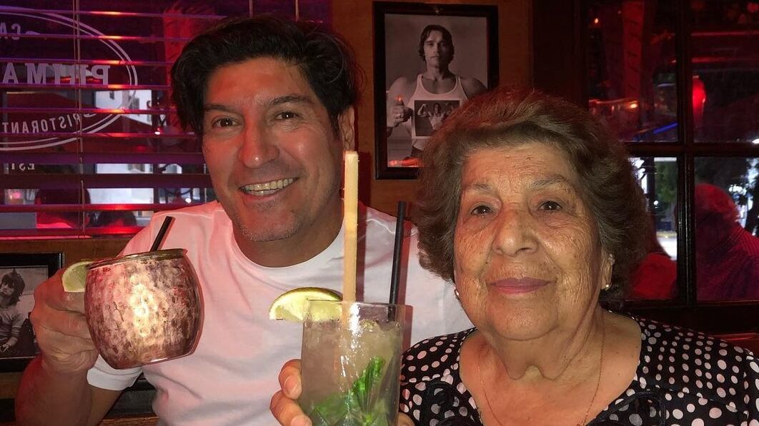 El retirado futbolista afirmó que su madre está al "100%" de salud a sus 86 años.