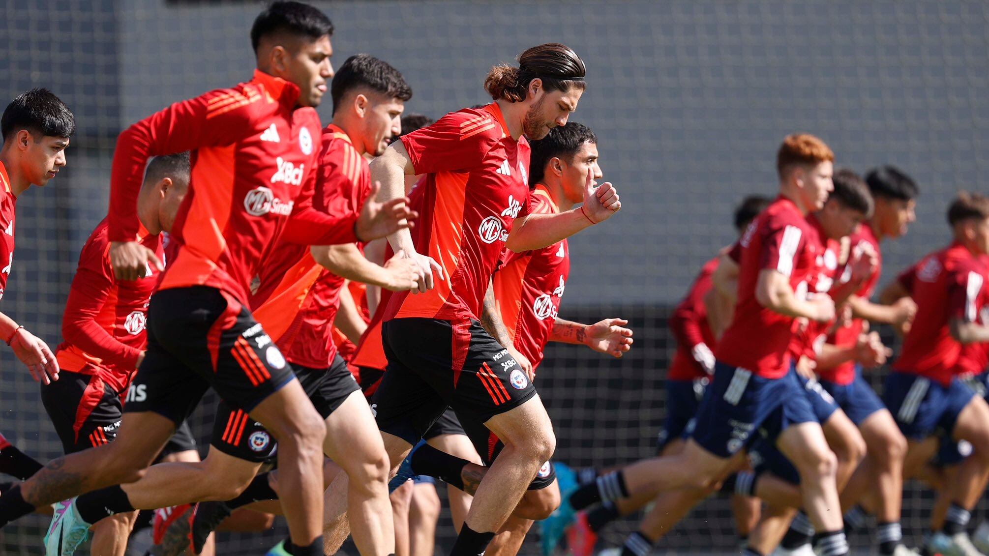 La selección chilena enfrentará este martes a Ecuador en el Estadio Nacional.