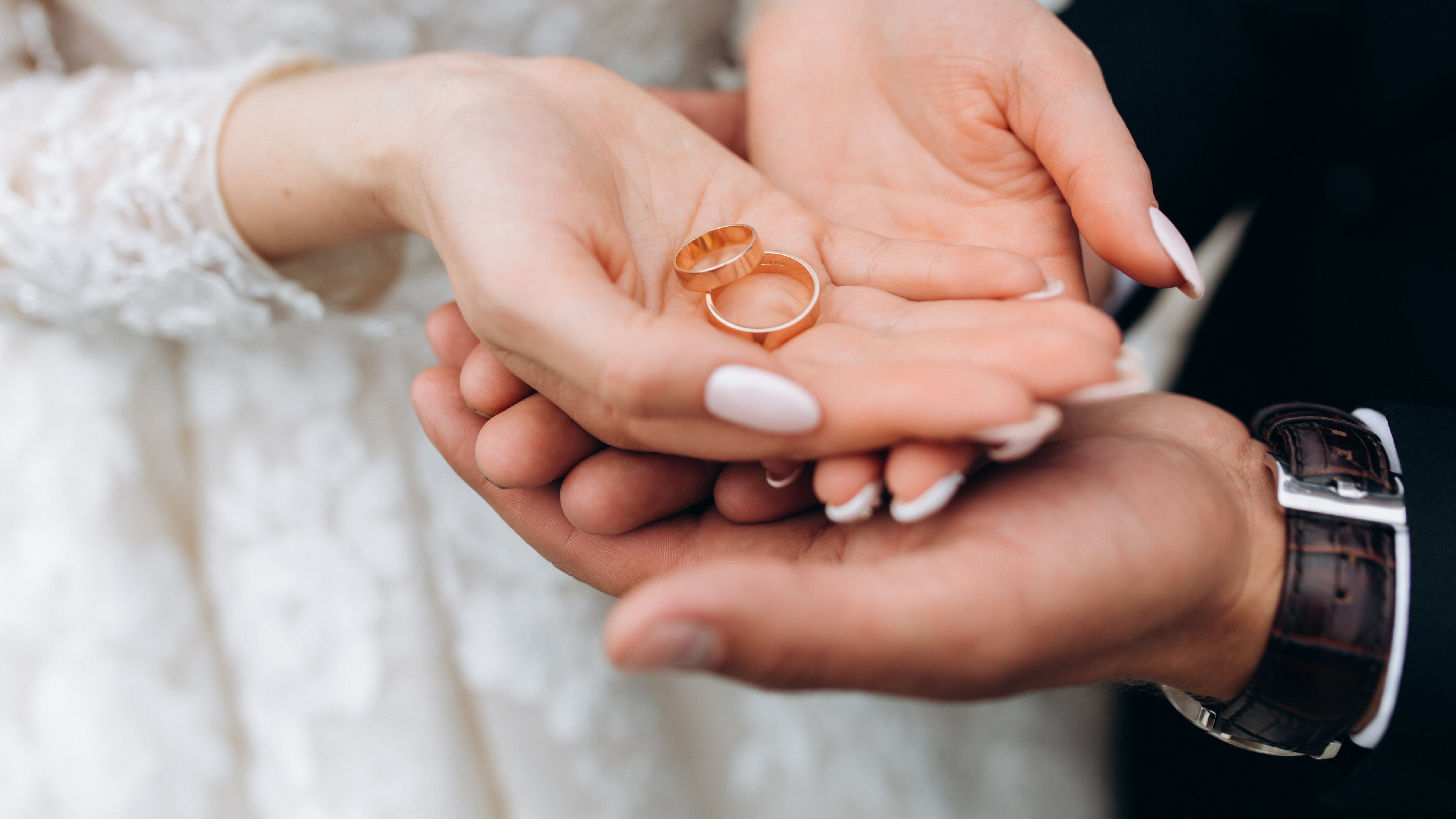 Novia fue infiel en plena boda con el tío de su prometido, el novio descubrió la escena