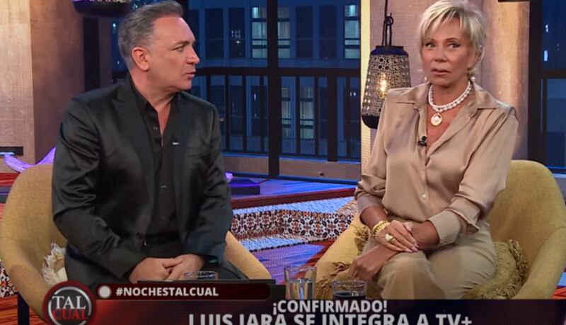 Probó suerte en Miami, recorrió varios canales mostrando su talento y se radicó en Estados Unidos junto a su familia. Pero, el golpe de suerte de Luis Jara, al parecer, está en Chile, quien sí sería profeta en su tierra. Puesto que debutará en TV+ como nuevo animador. 
Días atrás, fue el panelista de Sígueme, Sergio Marabolí quien reveló sin querer queriendo que el cantante ahora se une al ramillete de figuras que tiene el canal, como Raquel Argandoña, Francisca Merino y José Miguel Viñuela, entre otros clásicos de la televisión nacional, quienes encontraron su espacio en la señal, pequeñita pero rendidora. 
“¿Cuántos cantantes son muy buenos, pero después pasan de moda? Es muy simple, cuando hay un cantante que es extraordinario, Lucho Jara, que se supone ya es parte de nuestro canal, es un cantante extraordinario”, dijo sin querer.
Pero, ahora, fue presentado en gloria y majestad en Tal Cual, aunque su primer comentario fue que aún no firma contrato ni está autorizado para informar cuándo parte su programa. 
“¿Entonces a qué viniste?”, le preguntaron medio en broma, medio en serio, a lo que él señaló que llevaba de regalo su nuevo disco musical, firmado de puño y letra. 
Nuevo programa de Luis Jara en TV+
Pero, tras las bromas explicó de qué se trata el programa que lo trae de regreso a la TV nacional, tras probar suerte en tierras extranjeras. 
El espacio de conversación, debutará el 1 de julio, después de Tal Cual y llevará por nombre “Noches Tal Cual”. 
“Va a ser un programa de conversación que va atravesar la música. Será la excusa. Vamos a tener un piano con un pianista y me voy a transportar”.