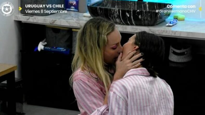 Beso entre Fran y Cony