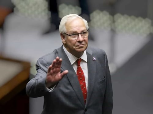 “El que debía estar ahí es Pinochet”: La polémica frase de Ignacio Urrutia en la aprobación del monumento a Sebastián Piñera