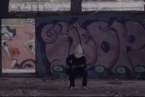 Bajista de Lucybell estrena videoclip de cover de afamado tema de Los Prisioneros