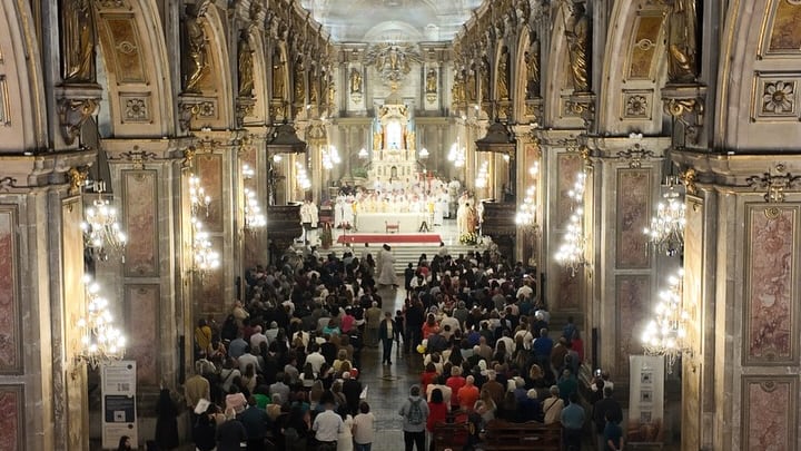 Sujetos roban candelabros de 1700 desde la Catedral de Santiago