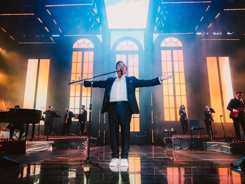 Ricardo Montaner volvió a Chile con exitoso show y entradas agotadas en el Movistar Arena