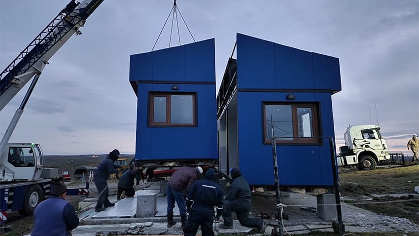 Reconocen que fue un error, pero, por el momento, no se podrá remediar. De esta forma el embajador argentino Jorge Faurie respondió al reclamo chileno tras la construcción de una base militar trasandina en territorio nacional. 
Se trata de la edificación de un puesto de vigilancia construido en el límite con Chile, pero traspasando en tres metros hacia este lado del país. Hecho ocurrido en abril cuando la Armada argentina inauguró las dependencias en el hito 1, que divide ambas naciones.
