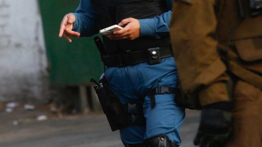 Guardia de seguridad de la Universidad Católica es apuñalado en el pecho tras asalto en el centro de Santiago