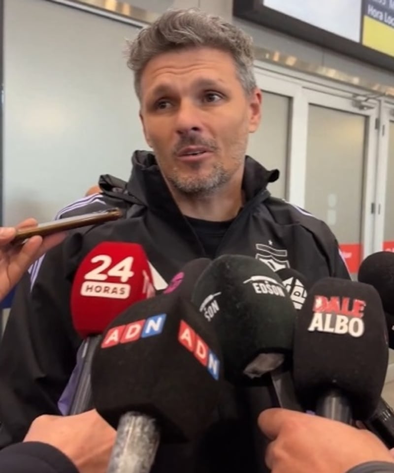 El entrenador argentino llegó esta mañana a Chile y entregó sus primeras impresiones respecto de su contratación en Colo Colo.