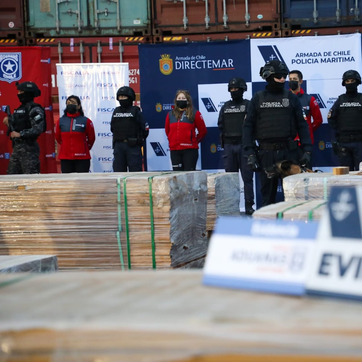 Más de cien toneladas de droga impregnada en madera incautadas en puertos de Arica, San Antonio y Valparaíso Más de cien toneladas de droga impregnada en madera incautadas en puertos de Arica, San Antonio y Valparaíso