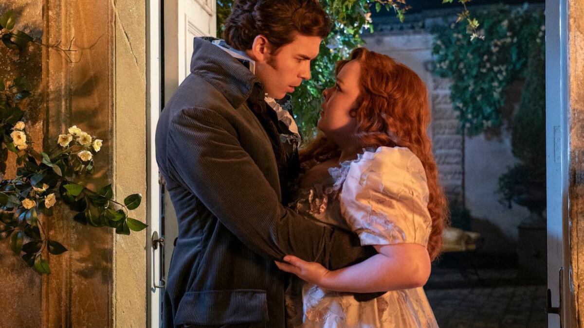 Nicola Coughlan y Luke Newton protagonizan la tercera temporada de 'Bridgerton'