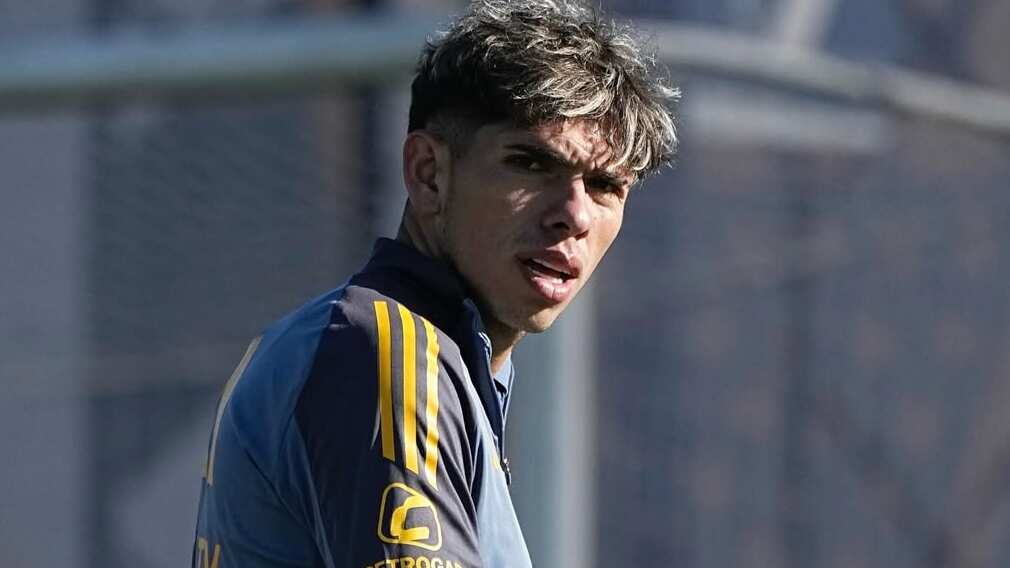 Dirigentes de Boca Juniors blindaron al mediocampista chileno luego de ser marginado del partido de Copa Argentina ante rumores de indisciplina.