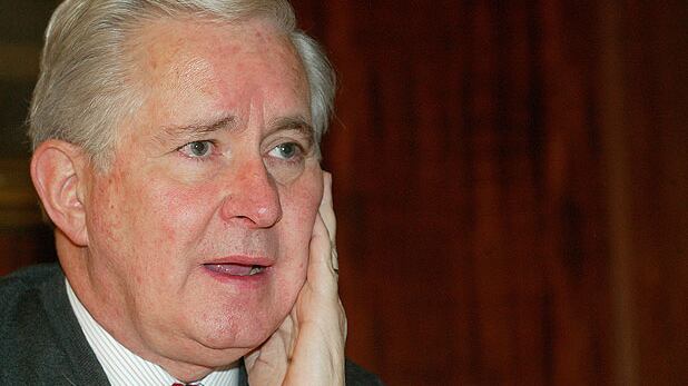 A los 81 años de edad falleció el excandidato presidencial y senador por El Maule, Francisco Javier Errázuriz.
Si bien, no se dieron a conocer las causas del deceso, se encontraba con complicaciones médicas desde el año 2011, luego de sufrir una hemorragia cerebral que deterioró notablemente su salud.