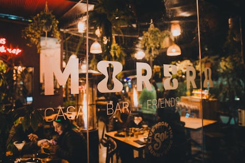 ¡Descubre Casa Morera, un bar liderado por mujeres que conquistan Santiago!