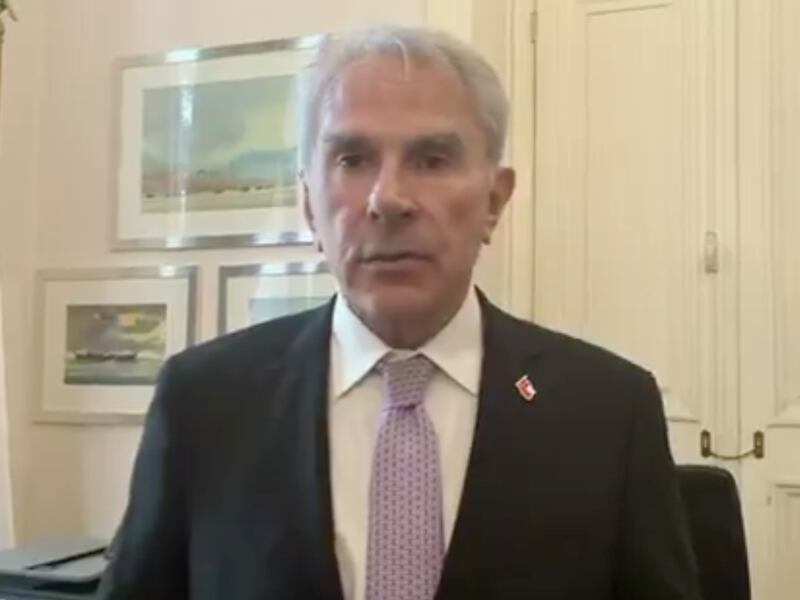 “Un Estado que no tiene plata”: senador Moreira culpa al gobierno de Boric por alza de las bencinas y expone particular teoría que tendría la oposición