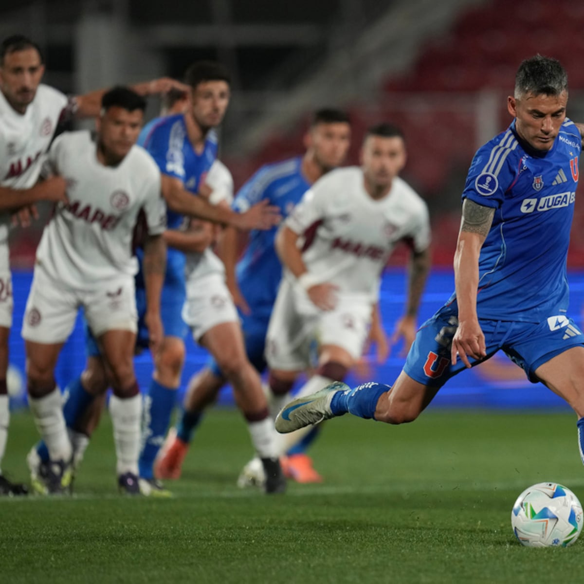 La “U” rescata empate agónico y Lanús denuncia árbitro brasileño La “U” rescata empate agónico y Lanús denuncia árbitro brasileño