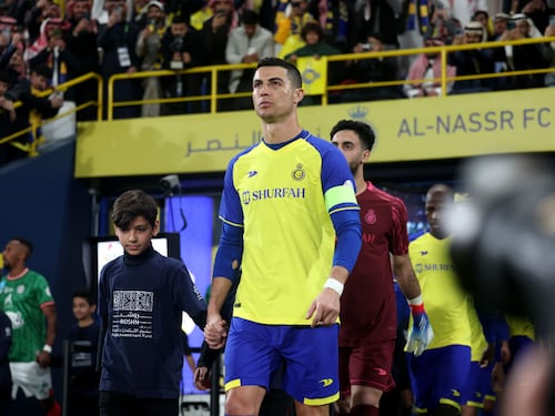 ¡Casi que no! Cristiano Ronaldo se mandó su primer gol oficial en Arabia Saudita