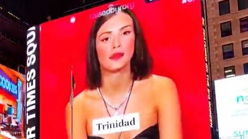 Coni Capelli en Times Square