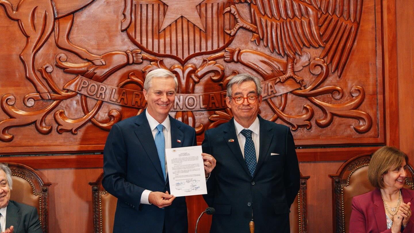 José Antonio Kast recibió el acta donde fue proclamado como el ganador de las elecciones presidenciales