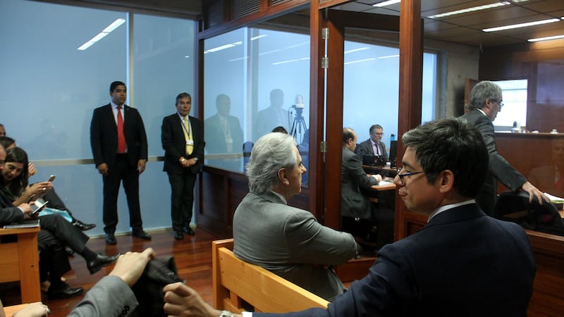 Investigación contra exfiscal Guerra revela cómo senador Moreira zafó del caso Penta pese a las pruebas del caso