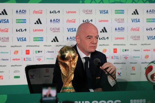 Periodista encaró a Gianni Infantino y le preguntó si no le daba vergüenza el Mundial