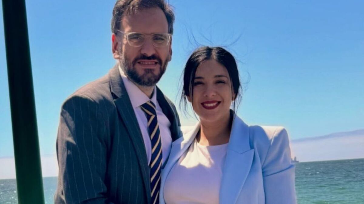 Diputado De Rementería denuncia que la PDI estaba afuera del hospital cuando Karol Cariola daba a luz