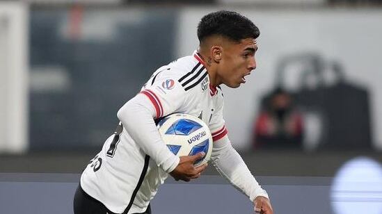 Según versiones periodísticas, el futbolista seguirá vinculado a Colo Colo, aunque el próximo año no jugará en Macul sino que algún club que esté muy lejos de la Región Metropolitana.