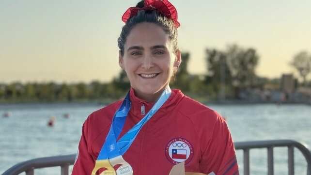 La deportista chilena se consagró este domingo como campeona mundial de canotaje en la categoría C1 5000 metros en Samarkand, Uzbekistán.