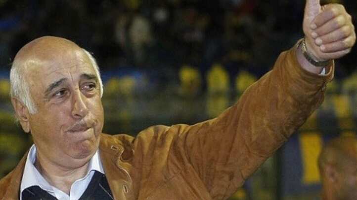 El entrenador chileno-uruguayo fue internado esta jornada en una clínica de Rancagua debido a complicaciones respiratorias.