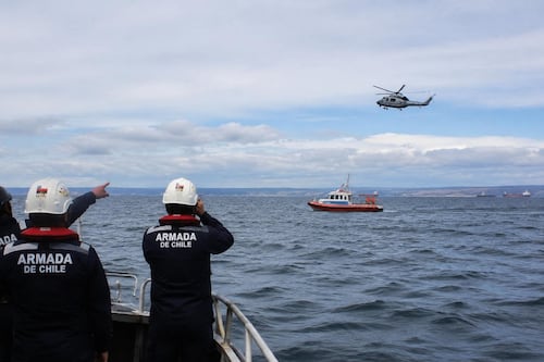 Reportan naufragio en Talcahuano: buscan a tres tripulantes tras volcamiento de lancha en alta mar