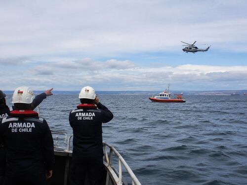 Reportan naufragio en Talcahuano: buscan a tres tripulantes tras volcamiento de lancha en alta mar